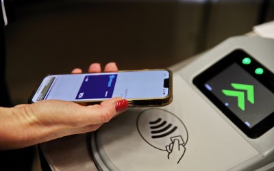 Τέλος οι ουρές για εισιτήρια σε Λεωφορεία, Τρόλεϊ, Μετρό και Τραμ - Τι είναι το tap2ride;