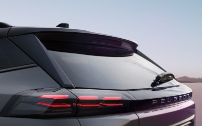 Σε τιμή που σοκάρει το υβριδικό SUV της Peugeot – Καίει 4,9 lt στα 100 km 