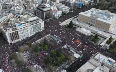 Βουλιάζει από κόσμο η Αθήνα – Συγκλονιστικές εικόνες 