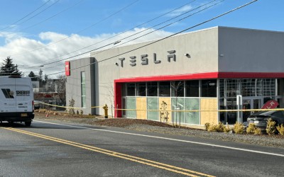 Πυροβολισμοί σε αντιπροσωπεία Tesla στις ΗΠΑ! 