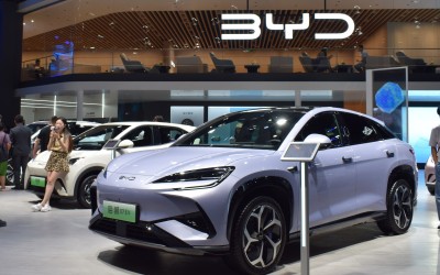 Η BYD βάζει τέλος στη βενζίνη – Φέρνει ηλεκτρικά που φορτίζουν σε 5 λεπτά