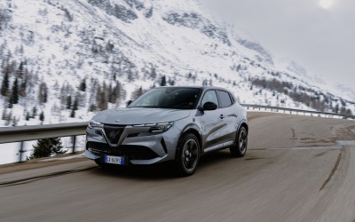 Στην Ελλάδα η τετρακίνητη Alfa Romeo Junior Ibrida Q4 – Τιμή 