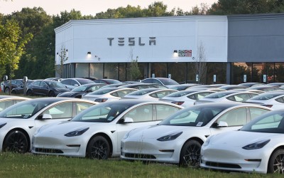 Όλο και περισσότεροι πουλάνε τα Tesla τους λόγω Elon Musk! 