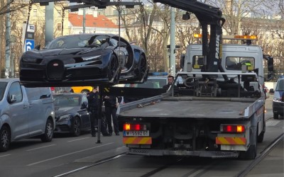 Σήκωσαν Bugatti με γερανό - Έτρεχε με 123 km/h