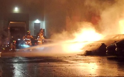 Καταστροφή σε αντιπροσωπεία Tesla στη Ρώμη! Πώς κάηκαν 17 αυτοκίνητα;