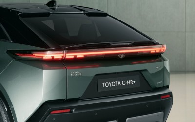 Πότε έρχεται Ελλάδα το νέο Toyota C-HR+ - Έχει πορτμπαγκάζ 416 lt 