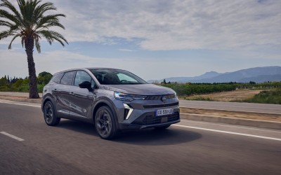 Απο 28.900 ευρώ το νέο υβριδικό SUV της Renault - Καίει 4,7 lt στα 100 km 