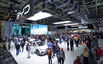 Χαμός στις εκθέσεις της BYD - Έριξε τις τιμές πάνω από 30% 