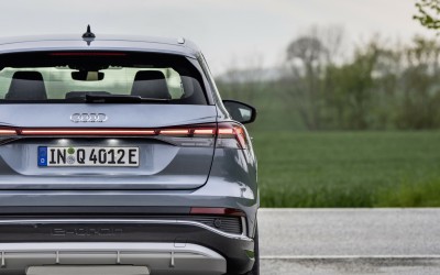 Έπεσε 9.000 ευρώ η τιμή του premium SUV της Audi με τους 286 ίππους 