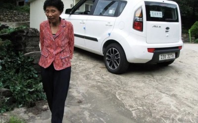 Η 70χρονη που έδωσε 960 φορές για δίπλωμα – Η Hyundai της έκανε δώρο το αυτοκίνητο