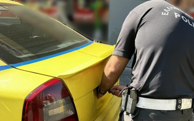 Αττική: Πέρασαν χειροπέδες σε 3 οδηγούς Ταξί – Έτσι κορόιδευαν τους πελάτες 