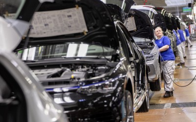 Ασταμάτητη η Volkswagen - Πούλησε 445.000 περισσότερα αυτοκίνητα από την Toyota 
