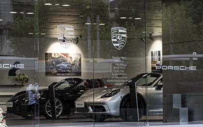 Η Porsche κλείνει 70 καταστήματα στη μεγαλύτερη αγορά – Χάνει πολλά λεφτά 