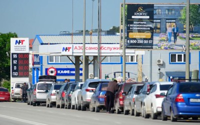 Η Ρωσία βάζει πλαφόν στα 20 λίτρα ανά οδηγό– Ξεμένει από καύσιμα
