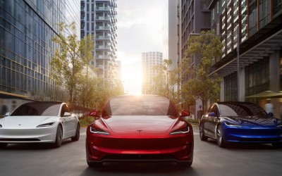 H Tesla φέρνει τα αυτοκίνητα που αποφεύγουν τις λακκούβες