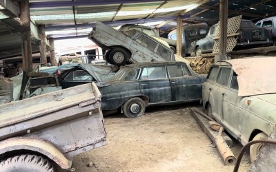 Ανακαλύφθηκε η μεγάλη συλλογή των 60 αυτοκινήτων - Σε εγκαταλελειμμένο κτίριο (video)