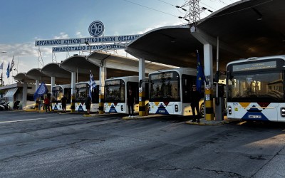 Τέλος η αναμονή στις στάσεις της Θεσσαλονίκης – Βγήκαν στους δρόμους τα νέα λεωφορεία