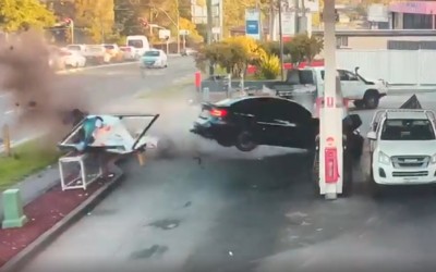 BMW M3 βγήκε εκτός ελέγχου και έπεσε σε πρατήριο καυσίμων (video)