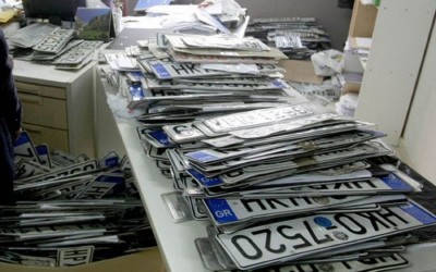 Ελλάδα: Γιατί δεν υπάρχουν πινακίδες κυκλοφορίας – Πώς το υπουργείο θα λύσει το πρόβλημα