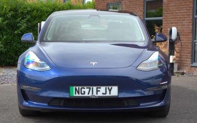 Οδηγός Tesla Model 3 έκανε 402.000 km σε πέντε χρόνια - Πόση μπαταρία έχασε το αυτοκίνητο;
