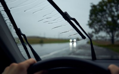 Tesla: Αντικαθιστά τους υαλοκαθαριστήρες με… laser; Πώς θα λειτουργεί