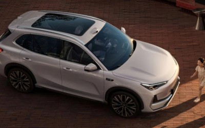 Αυτό είναι το ανανεωμένο Geely EX5 - Τι νέο φέρνει;
