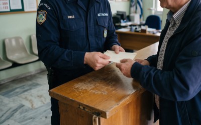 Θεσσαλία: Συνελήφθη Αστυνομικός για φακελάκι – Γιατί ζήτησε 700 ευρώ από οδηγό;
