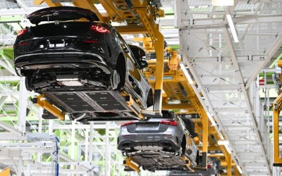 Ανατροπή στην Ευρώπη: Ξαναγράφονται οι κανόνες στα αυτοκίνητα – Τι αλλάζει σε βενζίνη και diesel