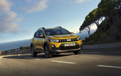 Ήρθε Ελλάδα το φουλ υβριδικό Dacia Sandero Stepway που καίει 4,3 lt/100 km – Τιμή 