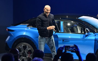 Η μάρκα αυτοκινήτων που επισκέφθηκε ο Ζιντάν - Δέχθηκε 270.000 ανθρώπους