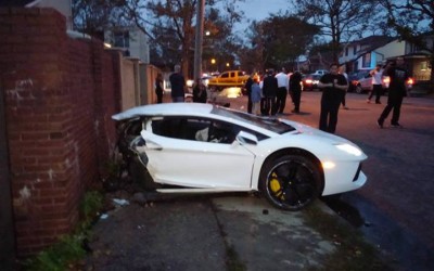 Aventador κόβεται στη μέση σε τροχαίο

