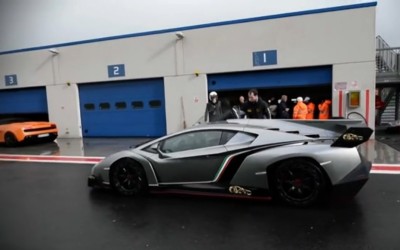 Δοκιμές για την Veneno στην πίστα της Vallelunga