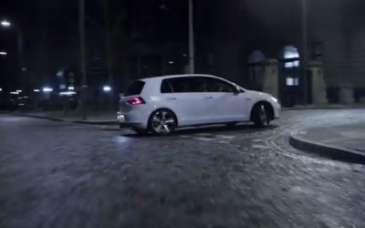 Το VW Golf GTI παίζει μουσική