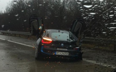 BMW i8: Σύγκρουση σε δοκιμάστική οδήγηση
