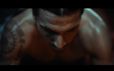 Ο Zlatan Ibrahimovic βουτάει γυμνός σε παγωμένη λίμνη και κυνηγά ταράνδους

