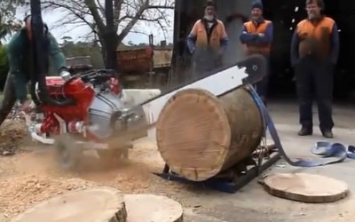 Video: Αλυσοπρίονο με μοτέρ V8

