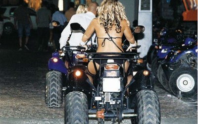 Νεκρές δύο τουρίστριες που επέβαιναν σε γουρούνες

