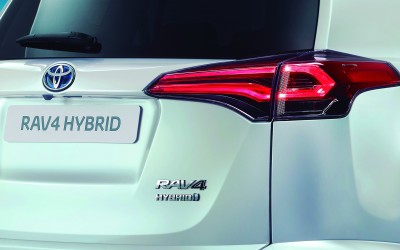 Έρχεται υβριδικό Toyota RAV4