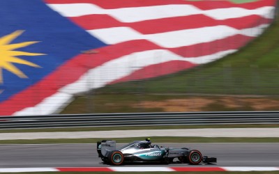 GP Μαλαισίας: Οι Mercedes και πάλι μπροστά στα ελεύθερα