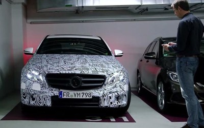 H νέα Mercedes-Benz E-Class ξέρει να παρκάρει μόνη της (VIDEO)