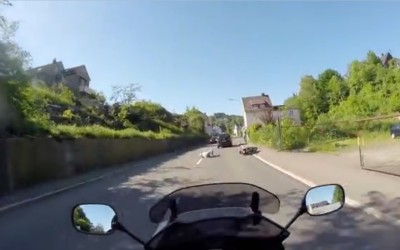 Video: Οδηγός ΙΧ χτυπά με πρόθεση μοτό

