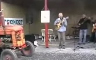 Και στα κρουστά… το τρακτέρ! (VIDEO)