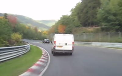Nurburgring: Ένα Ducato «πιέζει» ένα Saxo (VIDEO)