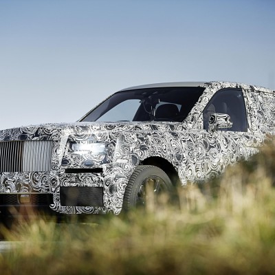 Τρέμε Bentley. Έρχεται το SUV της Rolls-Royce