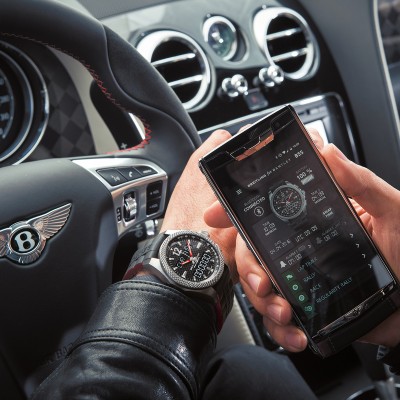 Τρία σε ένα: Ρολόι, κινητό, αυτοκίνητο