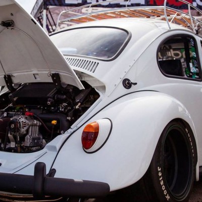 Σίγουρα φαντάζεσαι τι μοτέρ φοράει αυτό το «σκαθάρι»