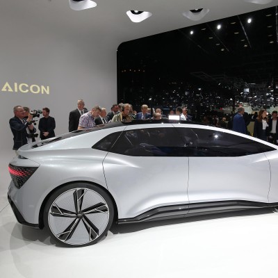 Τo... Audi R8 του μέλλοντος δεν θα έχει τιμόνι (vid)