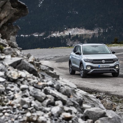 ΟΔΗΓΟΥΜΕ το νέο Volkswagen T-Cross στην Ελλάδα