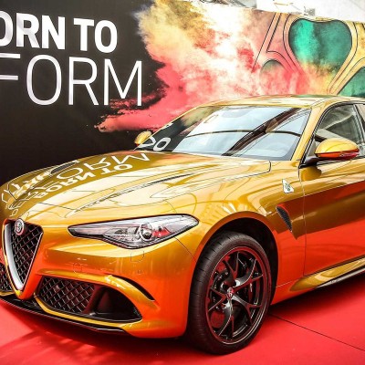 Χρυσή Alfa Romeo Giulia QV για το Mille Miglia