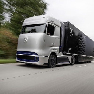 Η τεχνολογία που εξασφαλίζει σε φορτηγό της Mercedes-Benz αυτονομία 1.000 km! (Video)